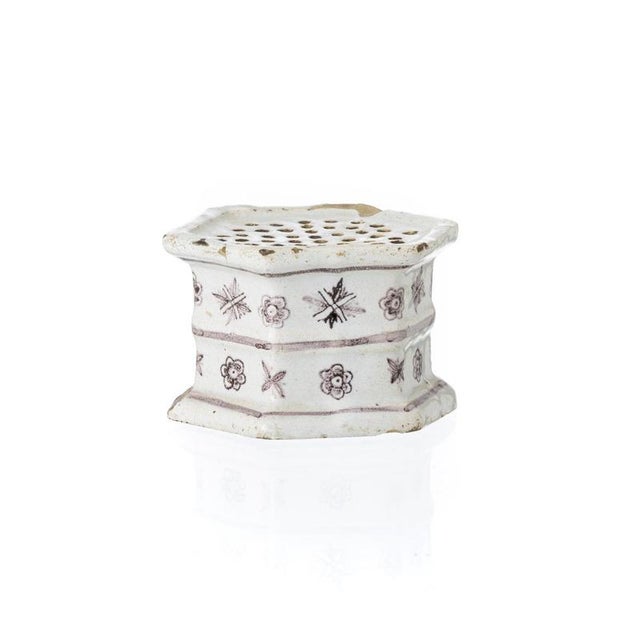 Hexagonal Inkwell in Viana Earthenware, 18th Century For Sale - Image 6 of 6