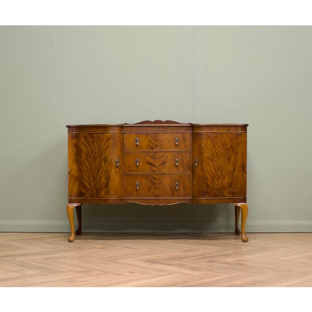 Queen Anne Walnut Sideboard from Beithcraft, 1950s For Sale - Image 4 of 14