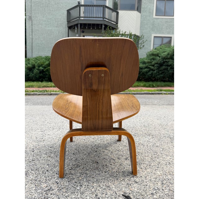 Mid-Century Modern 1960s Charles Eames Style Plywood LCW Lounge Chair For Sale - Image 3 of 12