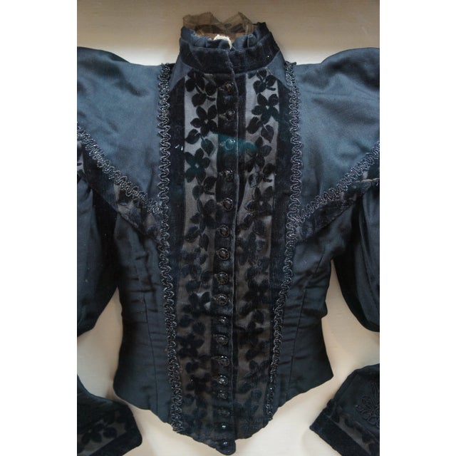 Early 20th Century Antique Victorian Black Velvet & Lace Bodice & Shirtwaist Framed in Shadowboxes- Set of 2 For Sale - Image 6 of 12