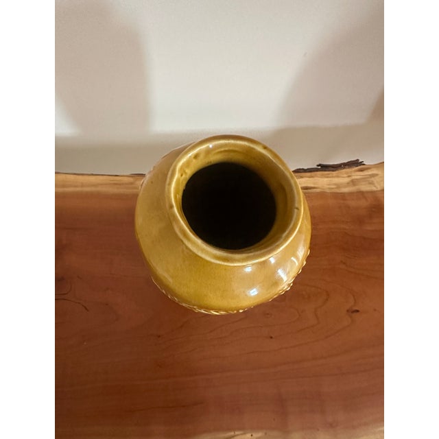 Mid-Century Modern Vintage Mustard Yellow Embossed Floral Ceramic Vase – Mid-Century Relief Design For Sale - Image 3 of 4