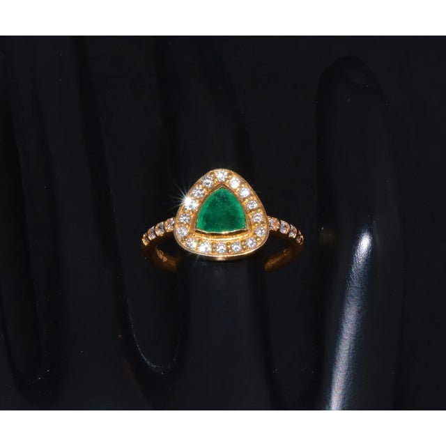 Certified Natural 1.25CTS VS F Diamond Colombian Emerald 18K Solid Gold Halo Ring, size 6.25 For Sale - Image 4 of 10