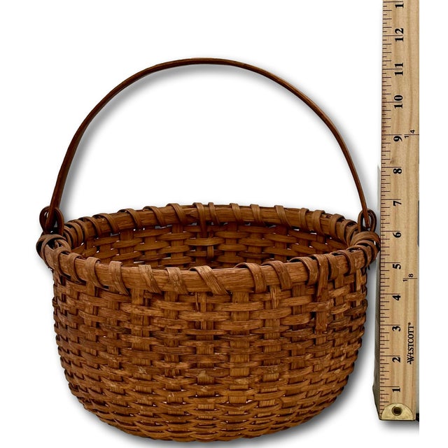 Antique Late 19th Century American Hand Woven Ash Wood Splint Swing Handle Carry Basket - Nice Color & Patina For Sale - Image 16 of 18