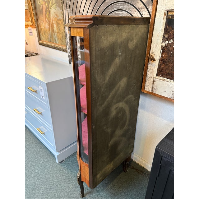 French Style Bow Front Corner Cabinet For Sale In San Francisco - Image 6 of 17