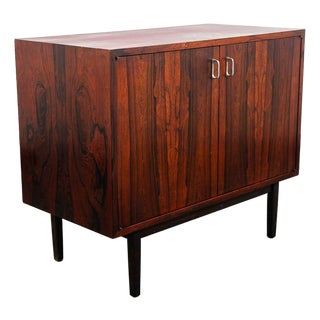 Mid Century Modern Compact Credenza Cabinet Entry 2 Door Rosewood MCM Vintage For Sale