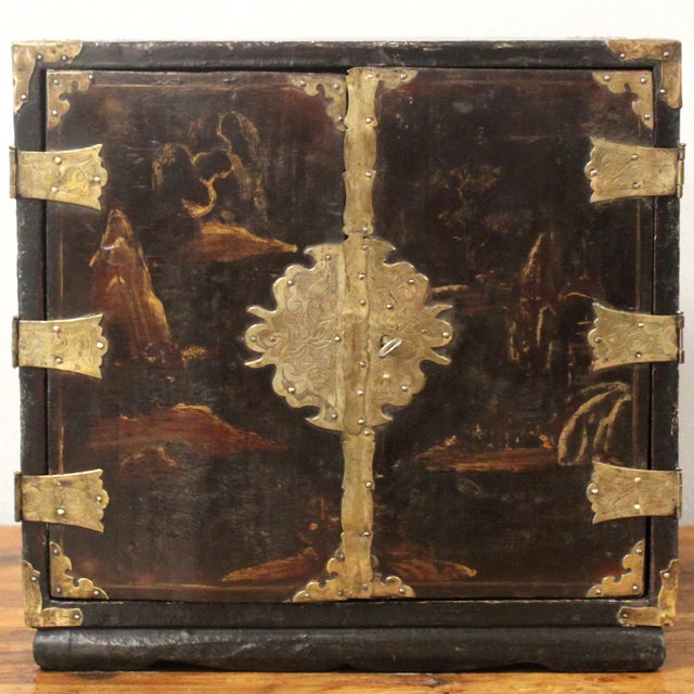 Travel jewelry cabinet - Japanese Kodansu in Edo style Made of black lacquered wood with paintings, engraved gilded brass...