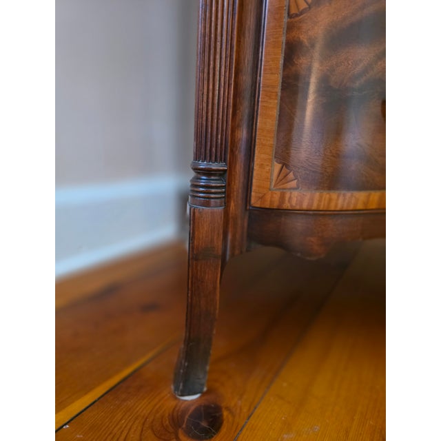 Early 20th C. Georgian Flame Mahogany Chest of Drawers For Sale In New York - Image 6 of 15