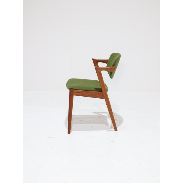 Mid-Century Modern Model 42 Dining Chairs in Teak and Green Fabric by Kai Kristiansen for Schou Andersen, Denmark, 1960s, Set of 6 For Sale - Image 3 of 15