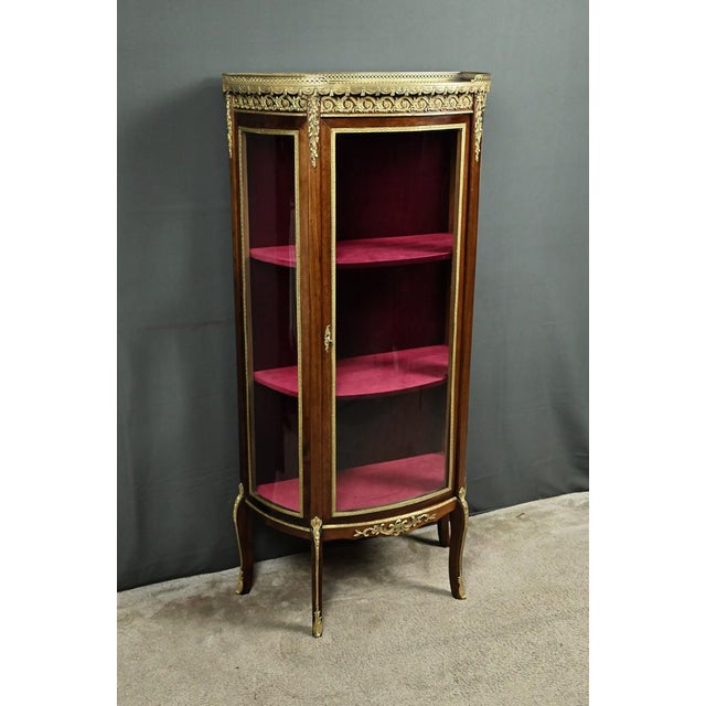 Small Antique Mahogany Display Cabinet, 1890s, in Restored conditions. Designed 1890 to 1919