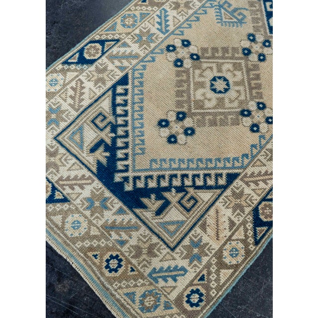 Khaki Turkish Vintage Rug 2'7" x 6'3" #20700 For Sale - Image 8 of 8