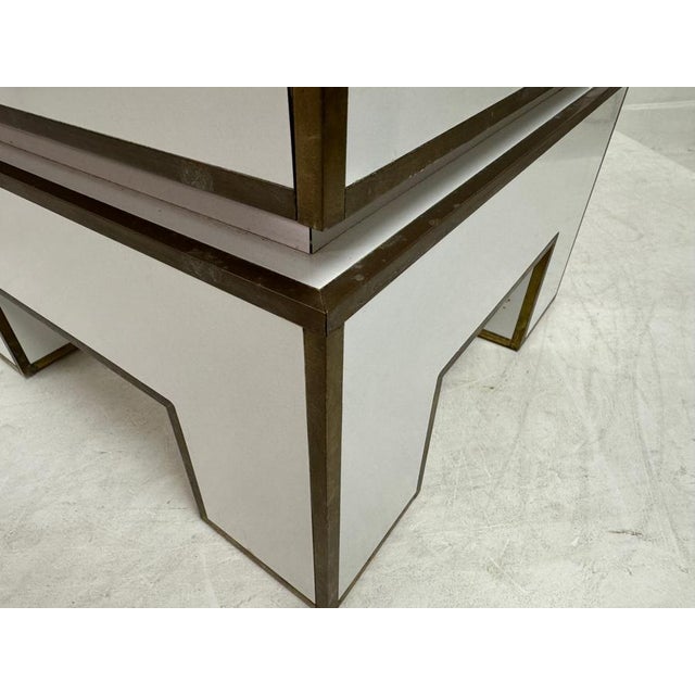 White Bedside Tables with Brass Banding by Alain Delon for Maison Jansen, 1970s, Set of 2 For Sale - Image 15 of 17