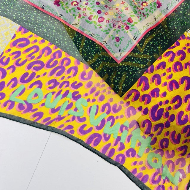 Textile Louis Vuitton Green Printed 100% Silk Scarf For Sale - Image 7 of 9