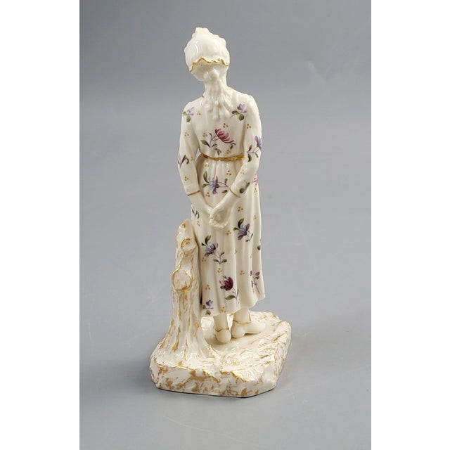 Porcelain Figure of Bonneted Woman from Royal Worcester, 1920 For Sale - Image 3 of 10
