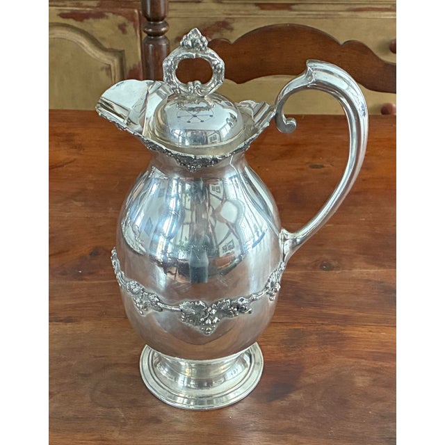 French Provincial Antique Silverplate Liqueur Service - Ewer, 6 Goblets & Tray - Bacchus Grape - Homan Silver Co. c.1900–1930 For Sale - Image 3 of 10