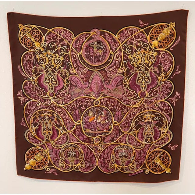 HERMÈS Charmante aux Animaux 2010 Beautiful silk scarf in burgundy yellow and dark brown colors The details are numerous...