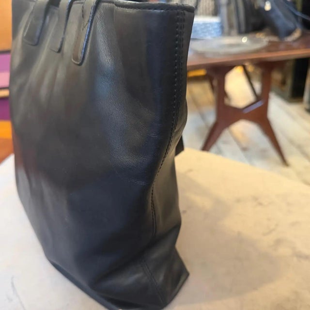 Black Late 1990s Excellent Condition Chanel Smooth Black Leather Tote Bag For Sale - Image 8 of 15