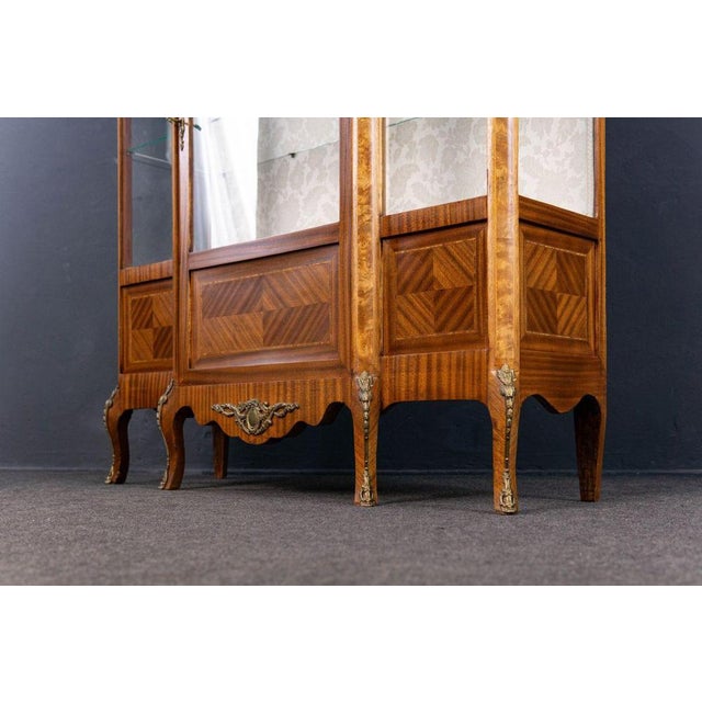 Display cabinet Era & style: Baroque style - probably mid-20th century Features - veneered in mahogany - visible sides...