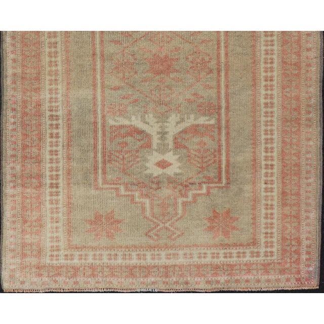 Vintage Turkish Oushak Rug With Geometric Design in Soft Red, and Light Green 2'6"x3'10" For Sale - Image 4 of 9