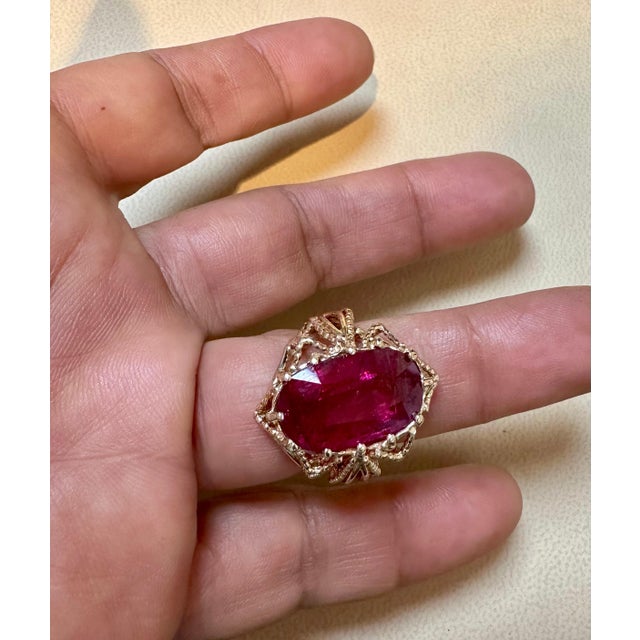 10 Carat Oval Cut Natural Pink Tourmaline 14 Karat Yellow Gold Ring For Sale In New York - Image 6 of 18