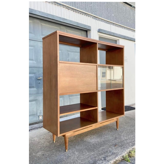 Wood Mid 20th Century Two-Sided Bookcase Étagère and Room Divider With Glass Display Shelf For Sale - Image 7 of 12