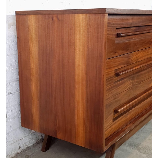 1960s Stately Restored Mid Century Modern Long Dresser Credenza Walnut Young, Attributed For Sale - Image 15 of 18