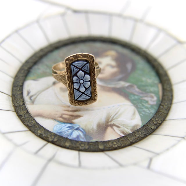 19th Century Victorian 14k Gold Carved Floral Banded Agate Ring, Size 6 For Sale - Image 10 of 10