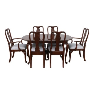 1979 Ethan Allen Georgian Court Queen Anne Style Dining Table and Chairs - Set of 7 For Sale