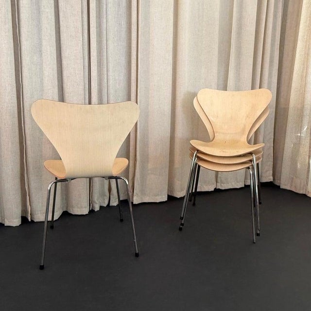 Wood Set of Four Arne Jacobsen Maple Series 7 Chairs for Fritz Hansen Model 3107 For Sale - Image 7 of 10