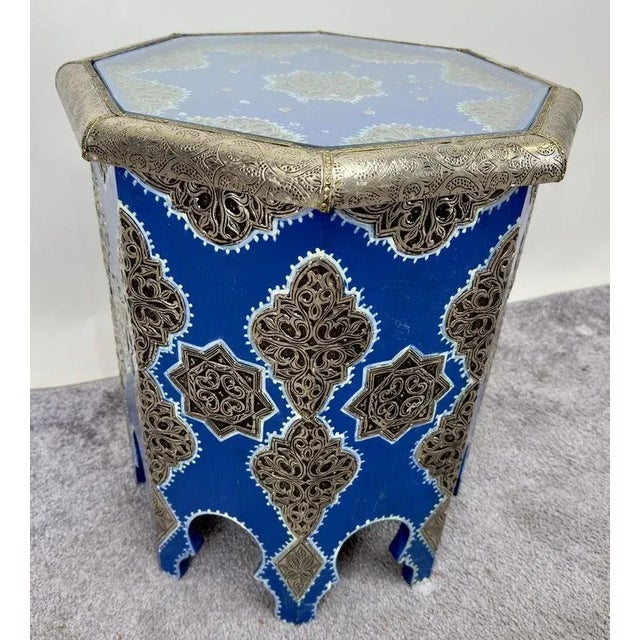 Moroccan Boho Chic White Brass Inlaid Side or End Table in Blue, a Pair For Sale - Image 9 of 12