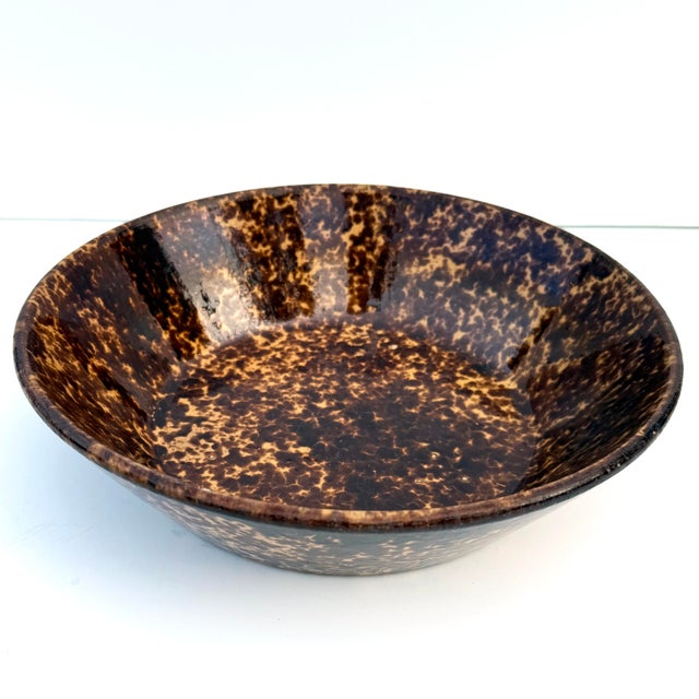 American Large Antique Spongeware Serving Bowl – Rockingham Glaze Yellowware Pottery, Primitive Farmhouse Folk Art For Sale - Image 3 of 7