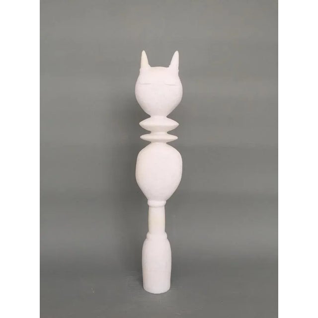 Cat king, rare naxian marble sculpture by tom von kaenel. Dimensions: h 57 cm, w 11.5 cm, d 7 cm. Unique artwork signed by...