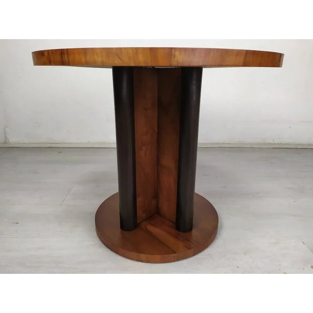 Art Deco Station in Walnut, in Good conditions. Designed 1920 to 1949