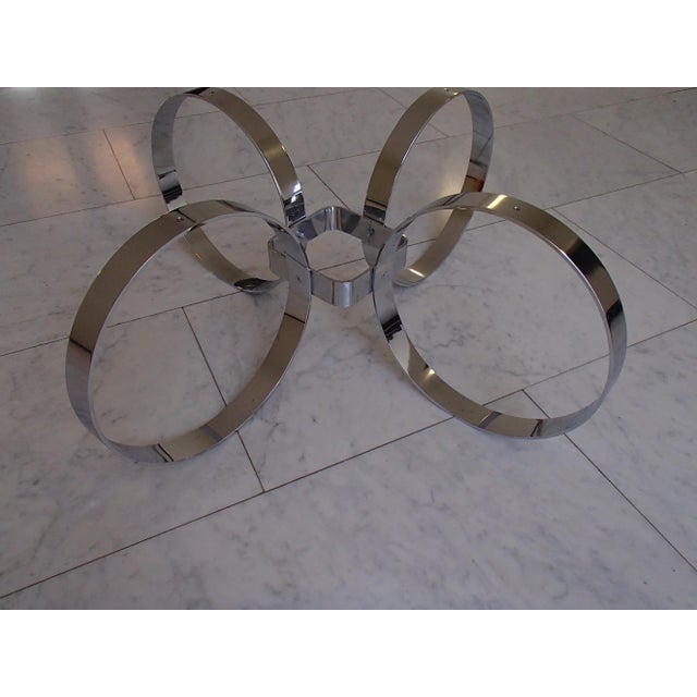 Round Glass Coffee Table, 1970s, in Very Good conditions. Designed 1970 to 1979