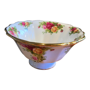 1960s Royal Albert Old Country Roses 6.5” Footed Bowl