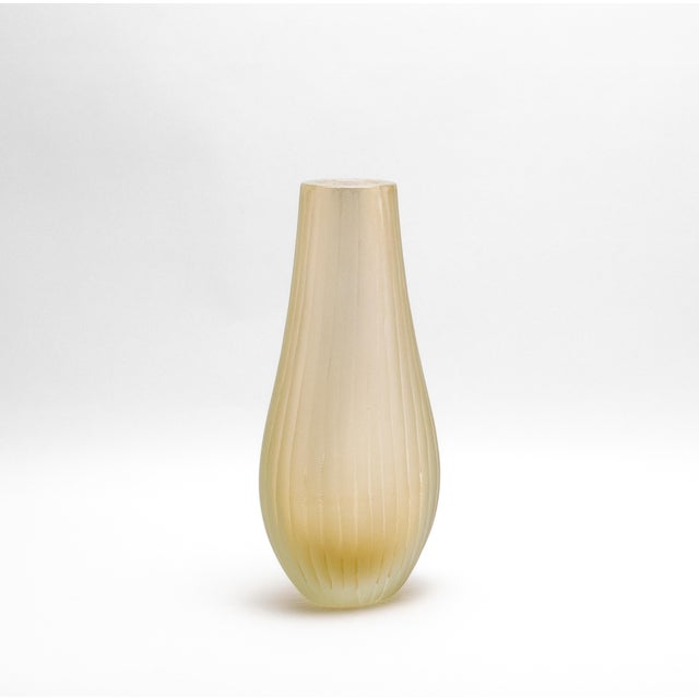2020s Hand-Blown Murano Supreme Vase in Clear With 24-Karat Gold Flecks Tall For Sale - Image 5 of 10