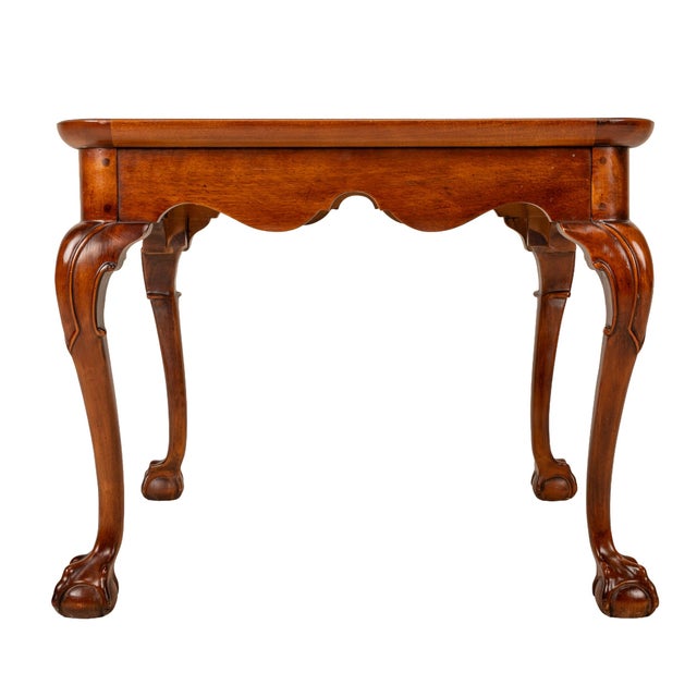 This elegant Henredon accent end table exemplifies timeless traditional design with its rich banded and bookmatched...