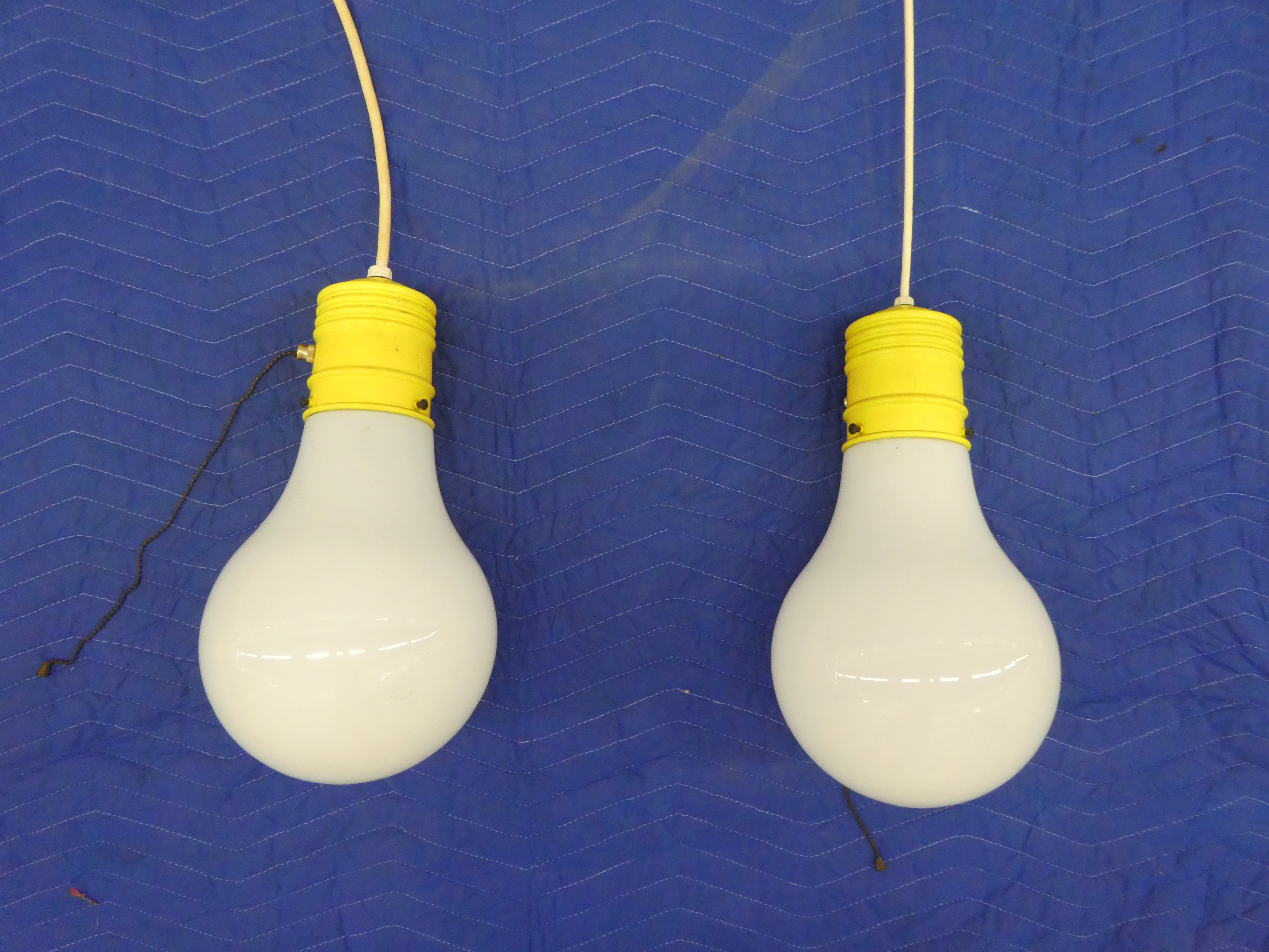 giant light bulb table lamp