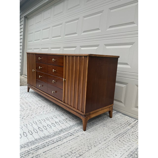 Modern Mid Century Credenza by Broyhill For Sale - Image 3 of 8