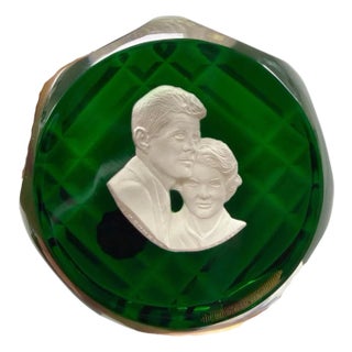 Late 20th Century Cristal d'Albret France JFK Jackie Kennedy Sulphide Paperweight Faceted Green For Sale