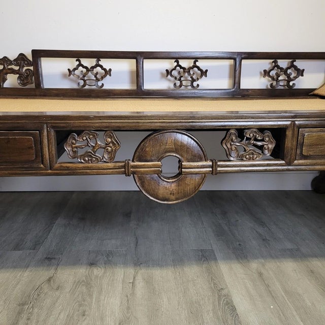 Chinese Ming Style Elm Kang Daybed / Opium Couch, Late Qing c.1890–1920 For Sale In Raleigh - Image 6 of 14