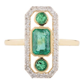 Emerald Axis Ring in 18k Yellow Gold Three Stone Ring Size 5.5 For Sale