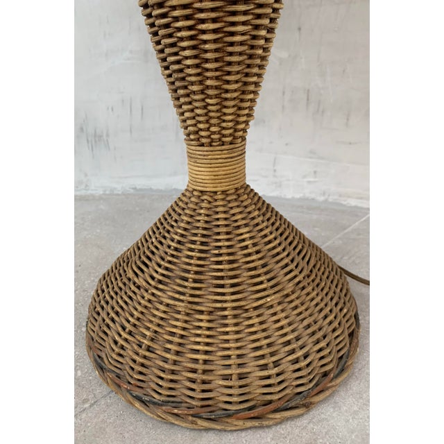 Early 20th Century Arts & Crafts Heywood-Wakefield Antique Wicker Table Lamp W/ Silk Underlay on Mushroom Shaped Shade For Sale In San Antonio - Image 6 of 12