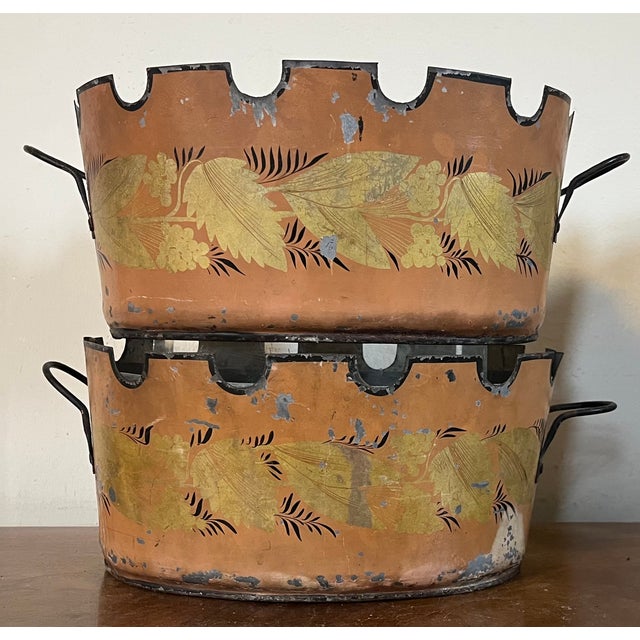 Antique Early 19th Century French Empire Tole Monteiths or Cachepot Jardinieres With a Garland of Gold Leaves on a Salmon Ground - A Pair For Sale - Image 9 of 17