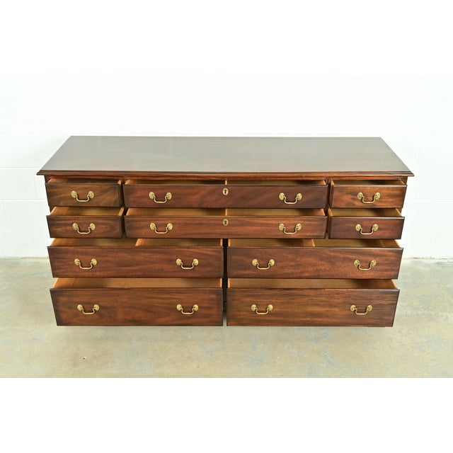 1970s Henkel Harris Georgian Solid Mahogany Ten-Drawer Dresser or Chest of Drawers, 1970s For Sale - Image 5 of 13