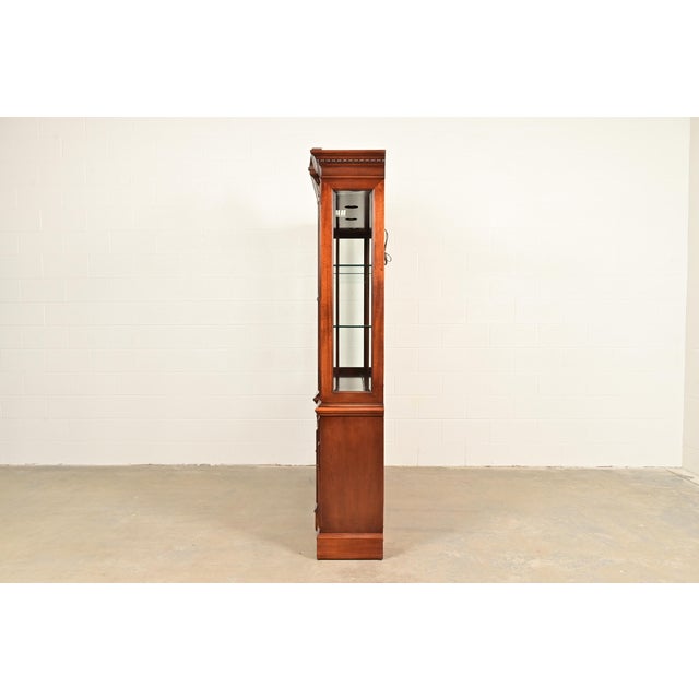 Ethan Allen Georgian Inlaid Mahogany Lighted Breakfront Bookcase Cabinet For Sale - Image 12 of 14