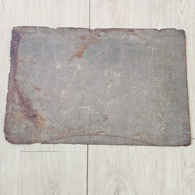 1920s Hand-Painted Advertising Tin Sign by Aqui, 1920s For Sale - Image 5 of 6