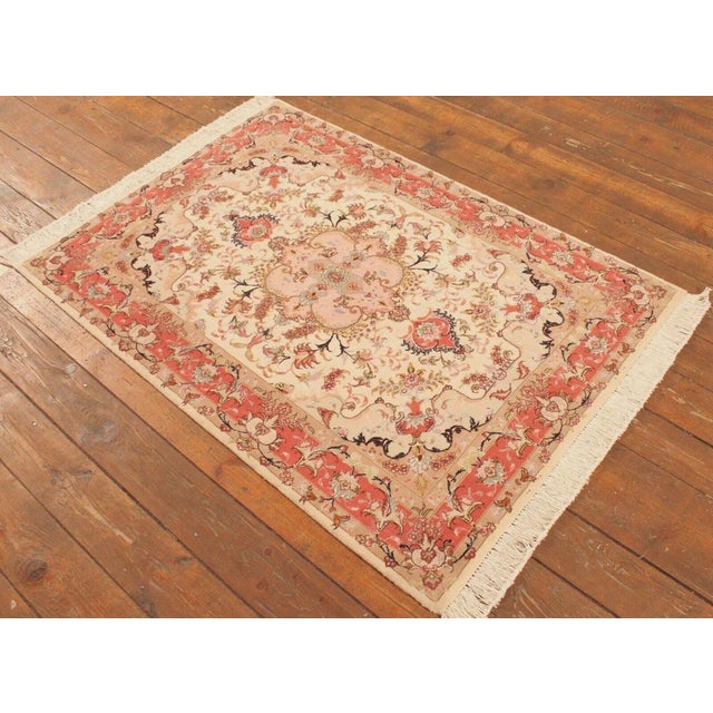 Middle Eastern Rug in Wool For Sale - Image 5 of 10
