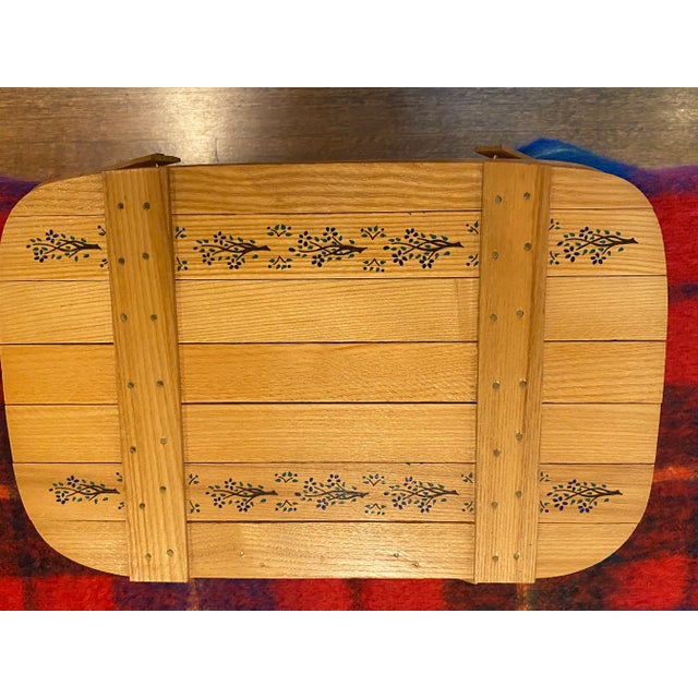 1980s Basketville Putney Vt Hand-Painted Picnic Basket For Sale In Boston - Image 6 of 8