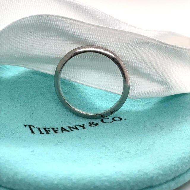 Silver Tiffany & Co. Platinum Knife Edge Wedding Band Ring 2.73g, Size 7 For Sale - Image 8 of 9