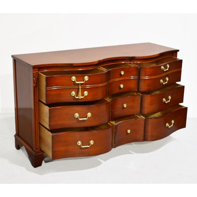 Wood Mid Century Georgian Mahogany Serpentine Dresser With Brass Bail Hardware For Sale - Image 7 of 12